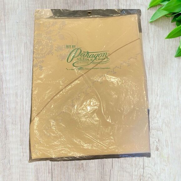 Vintage Paragon Needlecraft Tablecloth Cascade Rose NIP - Picture 2 of 7